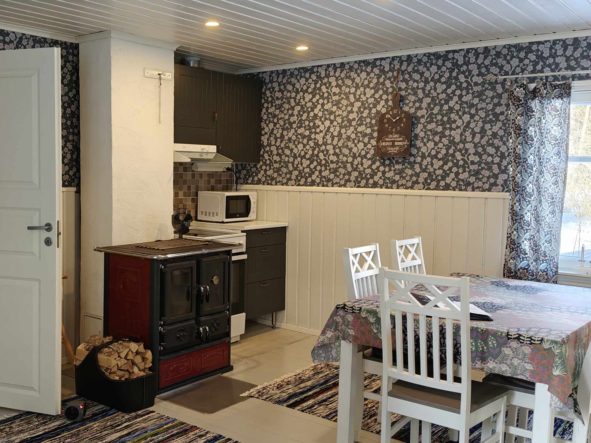 Myllytupa keittiö puuhella