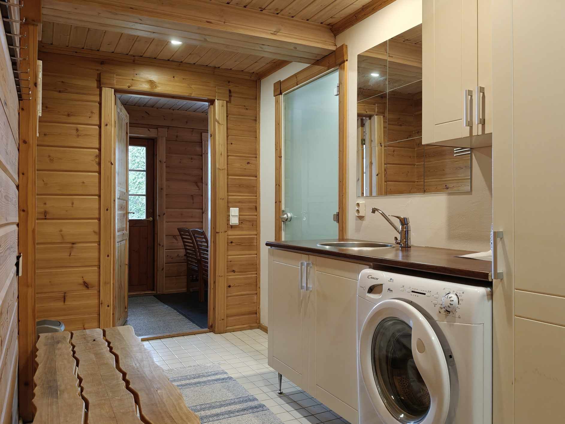 Villa Emälampi kodinhoitohuone