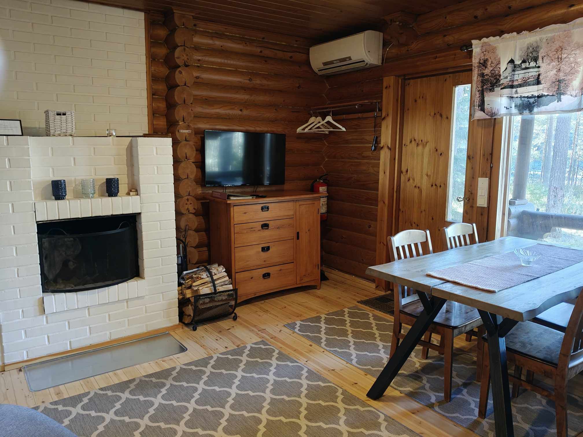 Pikkukilpilampi olohuone 3