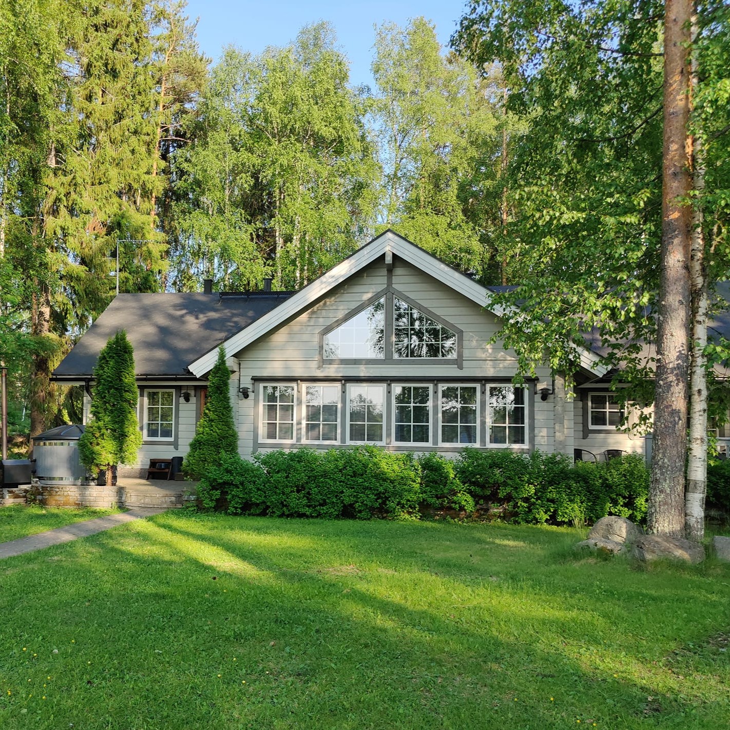 Vuokramökki Villa Emälampi Könnölän Matkailutilalla Iittalassa.