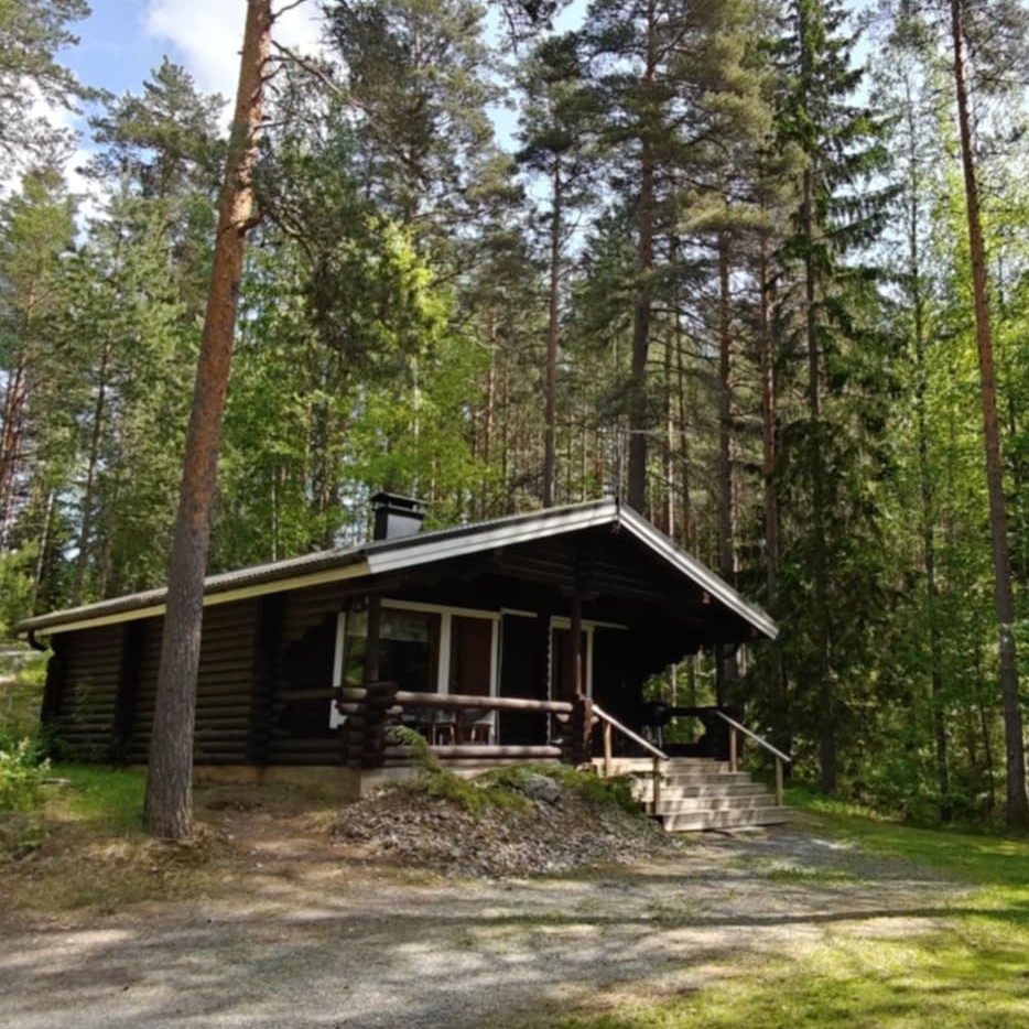 Vuokramökki Pikkukilpilampi Könnölän Matkailutilalla Iittalassa.